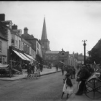 Wylie: street scene in British town 1901-1906